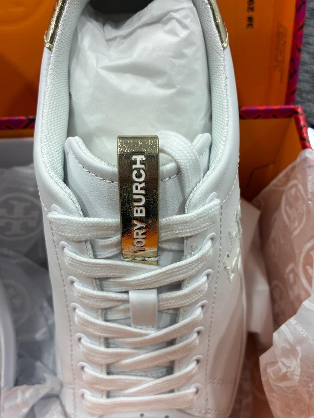 Tory Burch Howell Court White Leather Sneakers Gold Heel Size 6M - Picture 4 of 6